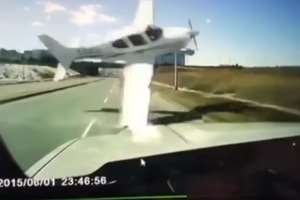 Машина чуть не врезалась в самолет