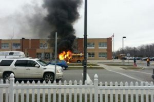 В Thornhill загорелся школьный автобус