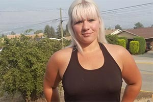 Канадка требует права работать без бюстгальтера