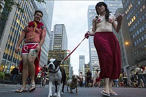 Голые студенты пытались сорвать Формулу 1