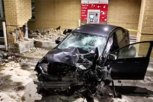 Машина врезалась в отделение Scotia Bank