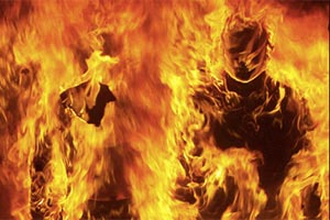 19-ти летнего мужчину подожгли на улице