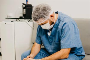 Кого будут спасать в Онтарио, если госпитали будут переполнены