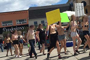 Митинг за обнажение женской груди