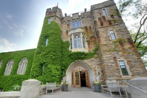 Частную школу судят на 5.5 миллионов за буллинг среди школьниц