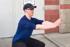 В Калгари доктор провел занятие спортом в очереди в Costco - видео