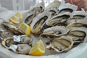 Канадцы быстрее всех открывают устриц