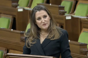 Твиттер предупредил о дезинформации твита Chrystia Freeland 