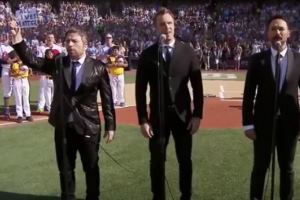 Тенор решил изменить слова гимна