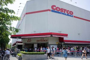 Ребенка оставили в горячей машине