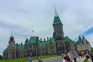 В Канаде проверят ответ либералов на COVID-19