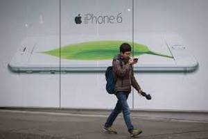 $50 штрафа за пользование телефоном для пешеходов