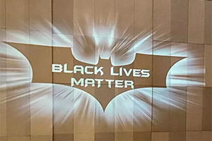 Проекция Black Live Matter на здании в Торонто