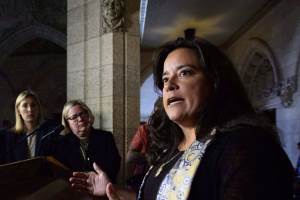 Министр юстиции подала в отставку