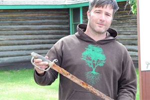 На дне Yukon River нашли русскую саблю