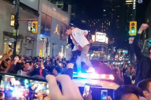 7 человек в розыске за угрозы полиции в Торонто