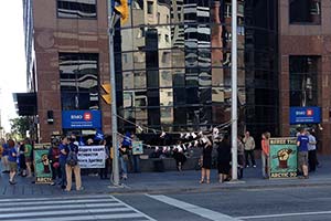 Акция в поддержку арестованных гринписовцев