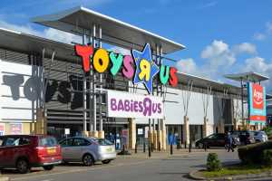 Toys “R” Us объявляет банкротство