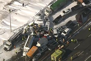 Более 200 машин столкнулись под Монреалем