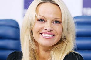 Памела Андерсон против ферм лососи