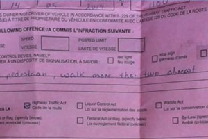 Канадец оштрафован за неправильное хождение по тротуару