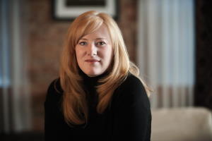 Удочеренную из Украины девочку бросили одну и уехали в Канаду