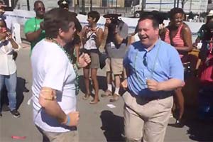 Мер и министр зажгли на карнавале