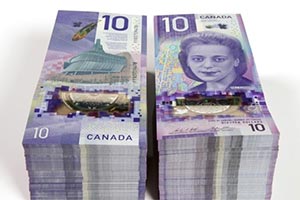 Перевод на миллионы долларов во время получения пособия по безработицы