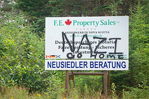 Купили дом, получите нацистские материалы