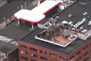 В Монреале возможно захватили заложников