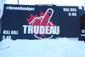 Автоколонна протестующих приехала в Оттаву