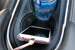 Штраф $368 за телефон в подстаканнике