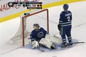 Самый глупый гол Vancouver Canucks