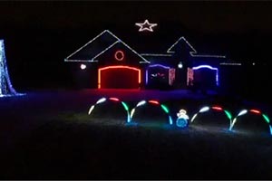 Власти заставили отключить новогодние украшения 