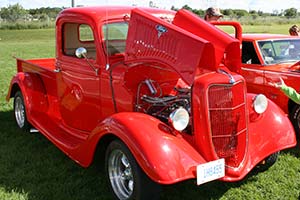 Водитель без рук водит без ремней безопасности