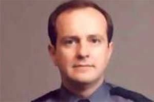 Полицейский умер после 30 лет в комы