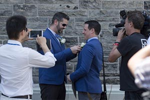 Более 110 однополых брака за день