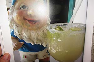 Загулявший гном вернулся в Канаду