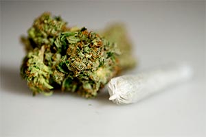 Нарушение законов относительно наркотиков = депортация