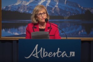 В Альберте тяжелая финансовая ситуация