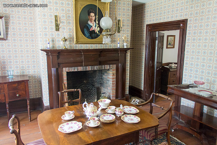 Старинная Столовая