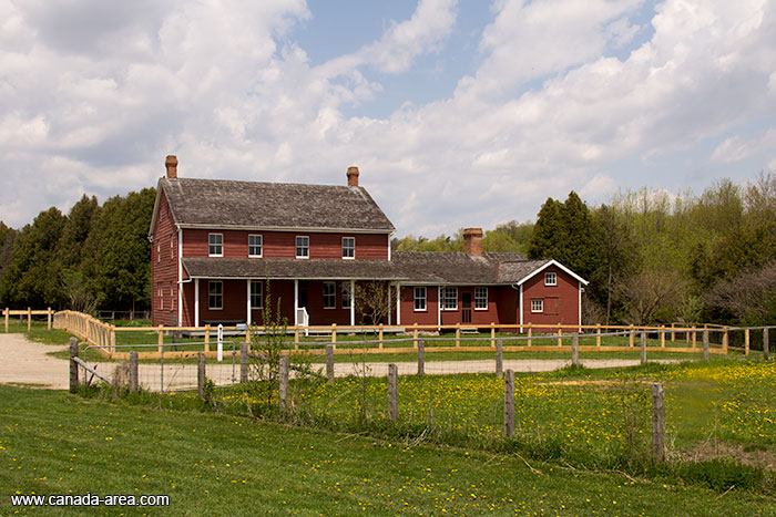 Домик в Канадской деревне