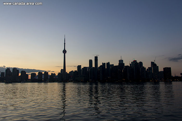 Вид на Торонто ночью