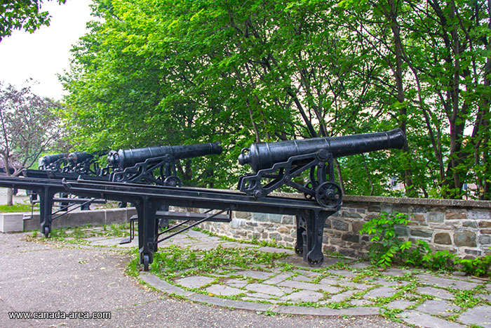 Орудия на страже города